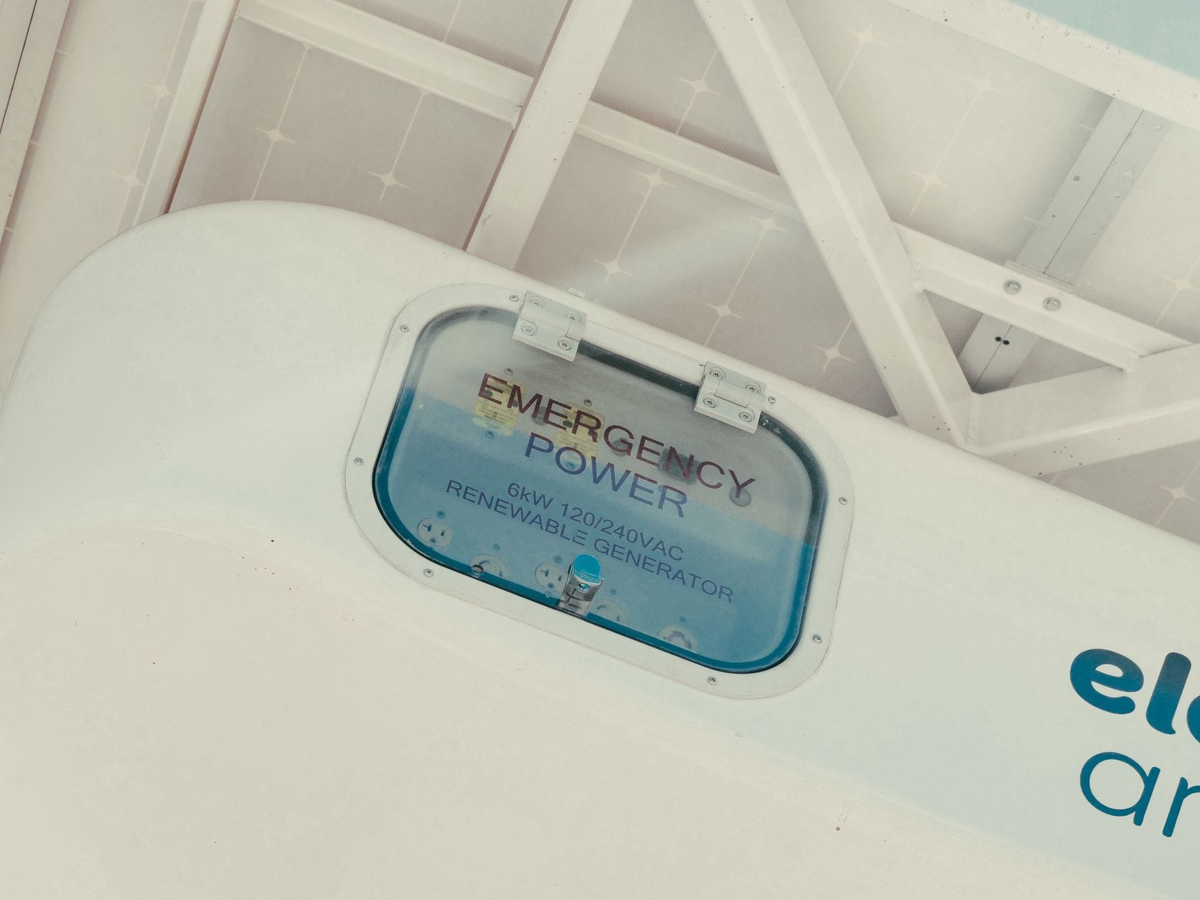 Awaryjny generator zasilany energią odnawialną w domowej instalacji