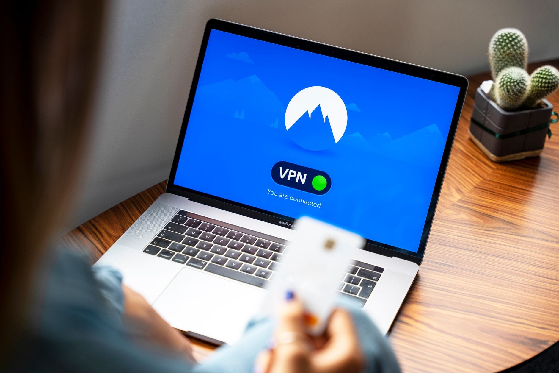 VPN płatny czy darmowy? Szczegółowe porównanie pod kątem bezpieczeństwa