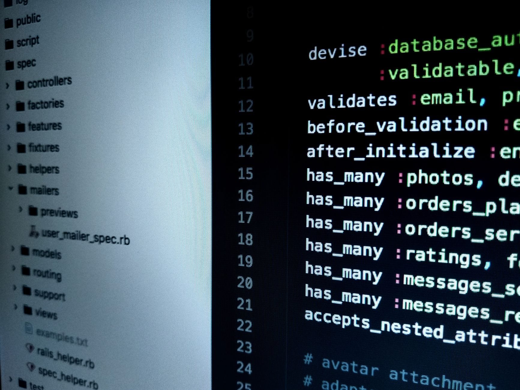 IDE vs edytor kodu: porównanie środowisk pracy programisty pod kątem wydajności